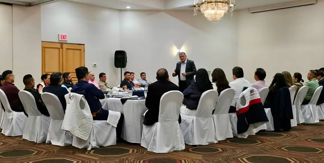 Reunión de liderazgo con Oscar Castañeda